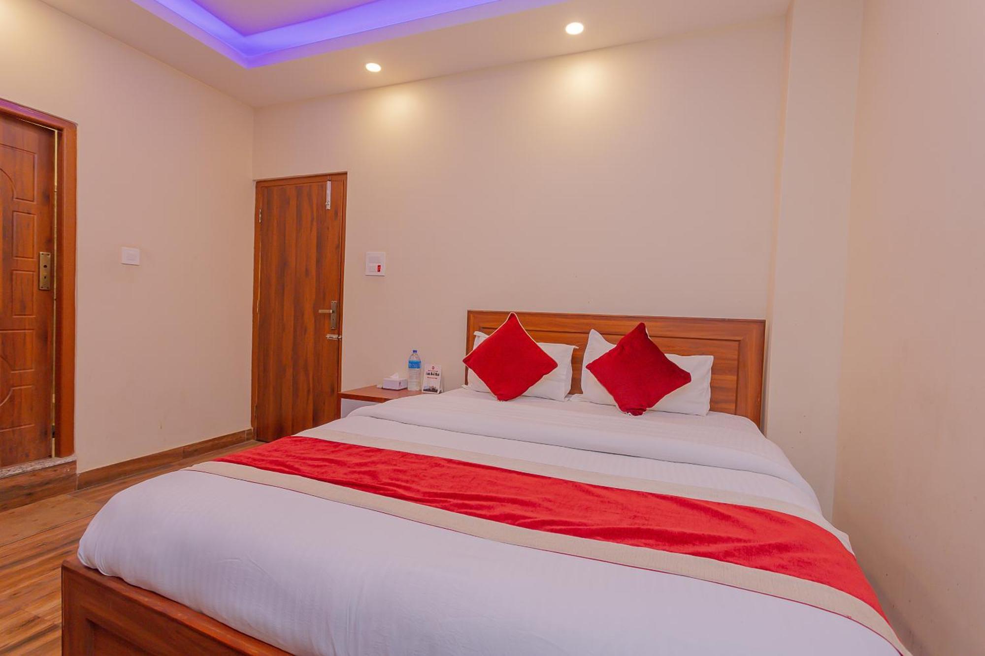 Oyo 799 Hotel Tik Tok Pvt Ltd. Kathmandu Esterno foto