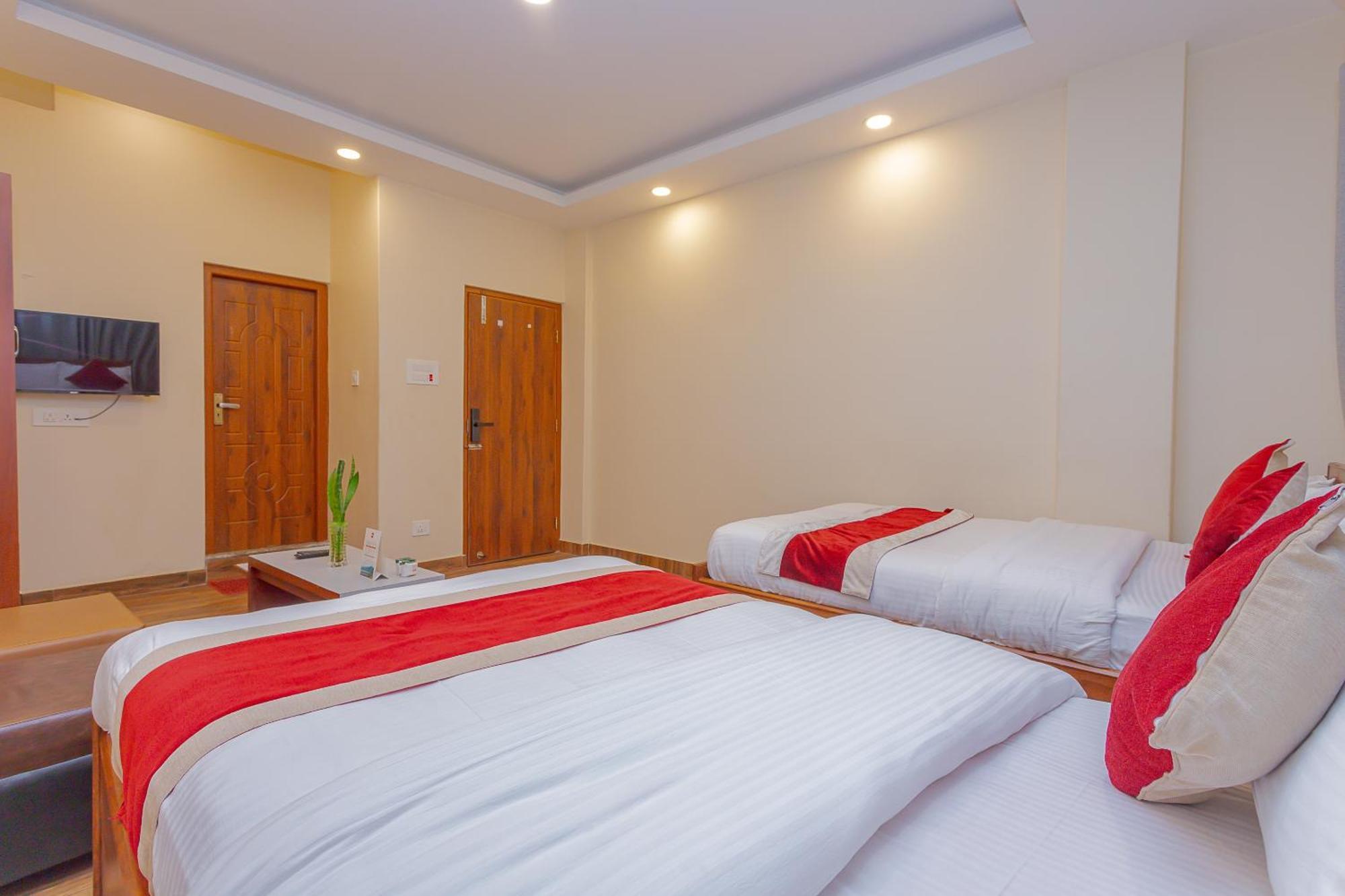 Oyo 799 Hotel Tik Tok Pvt Ltd. Kathmandu Esterno foto