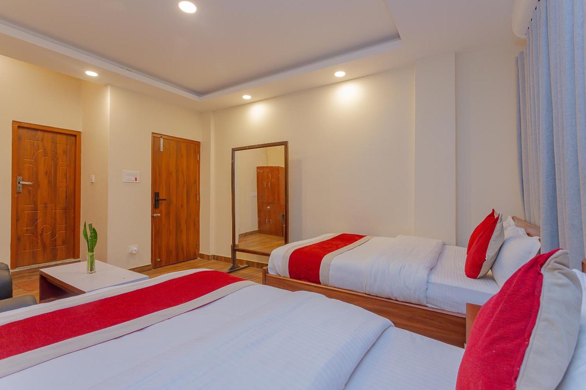 Oyo 799 Hotel Tik Tok Pvt Ltd. Kathmandu Esterno foto