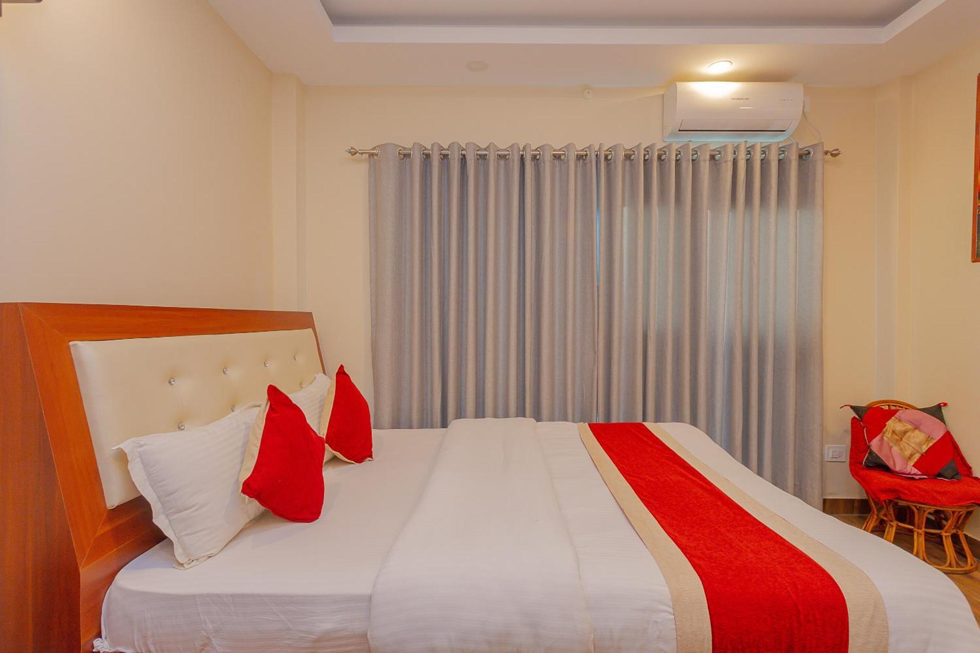 Oyo 799 Hotel Tik Tok Pvt Ltd. Kathmandu Esterno foto