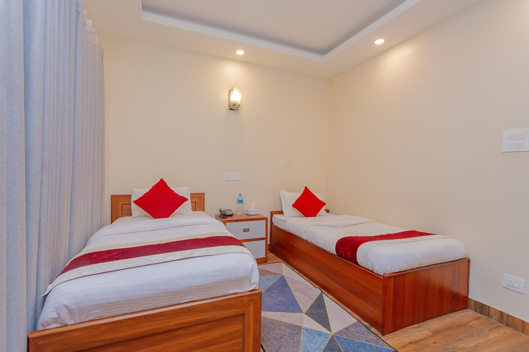 Oyo 799 Hotel Tik Tok Pvt Ltd. Kathmandu Esterno foto