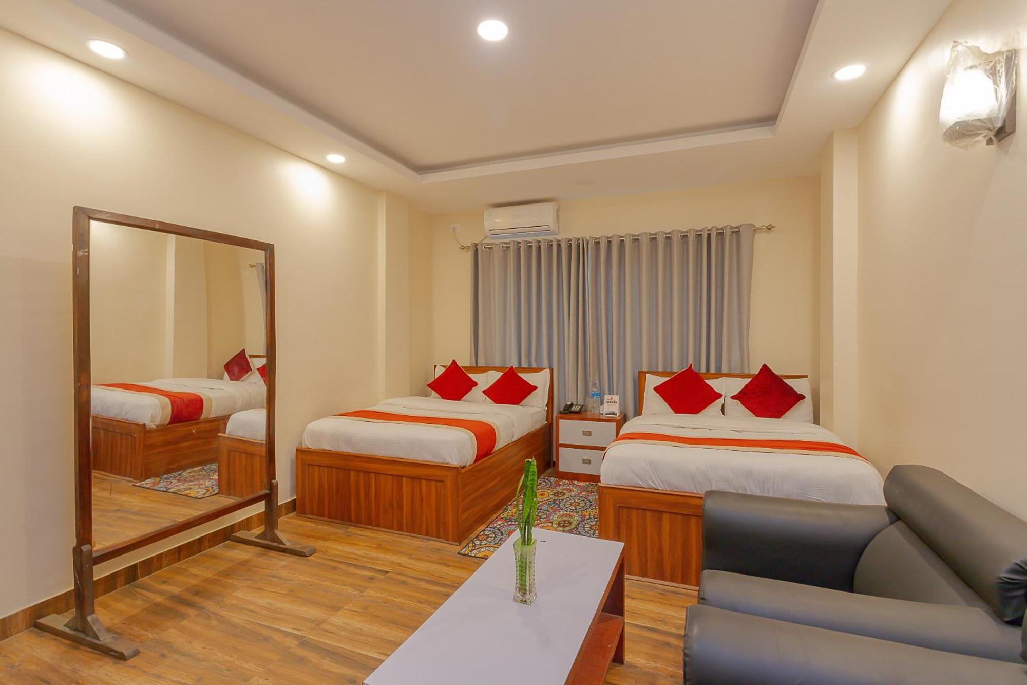 Oyo 799 Hotel Tik Tok Pvt Ltd. Kathmandu Esterno foto