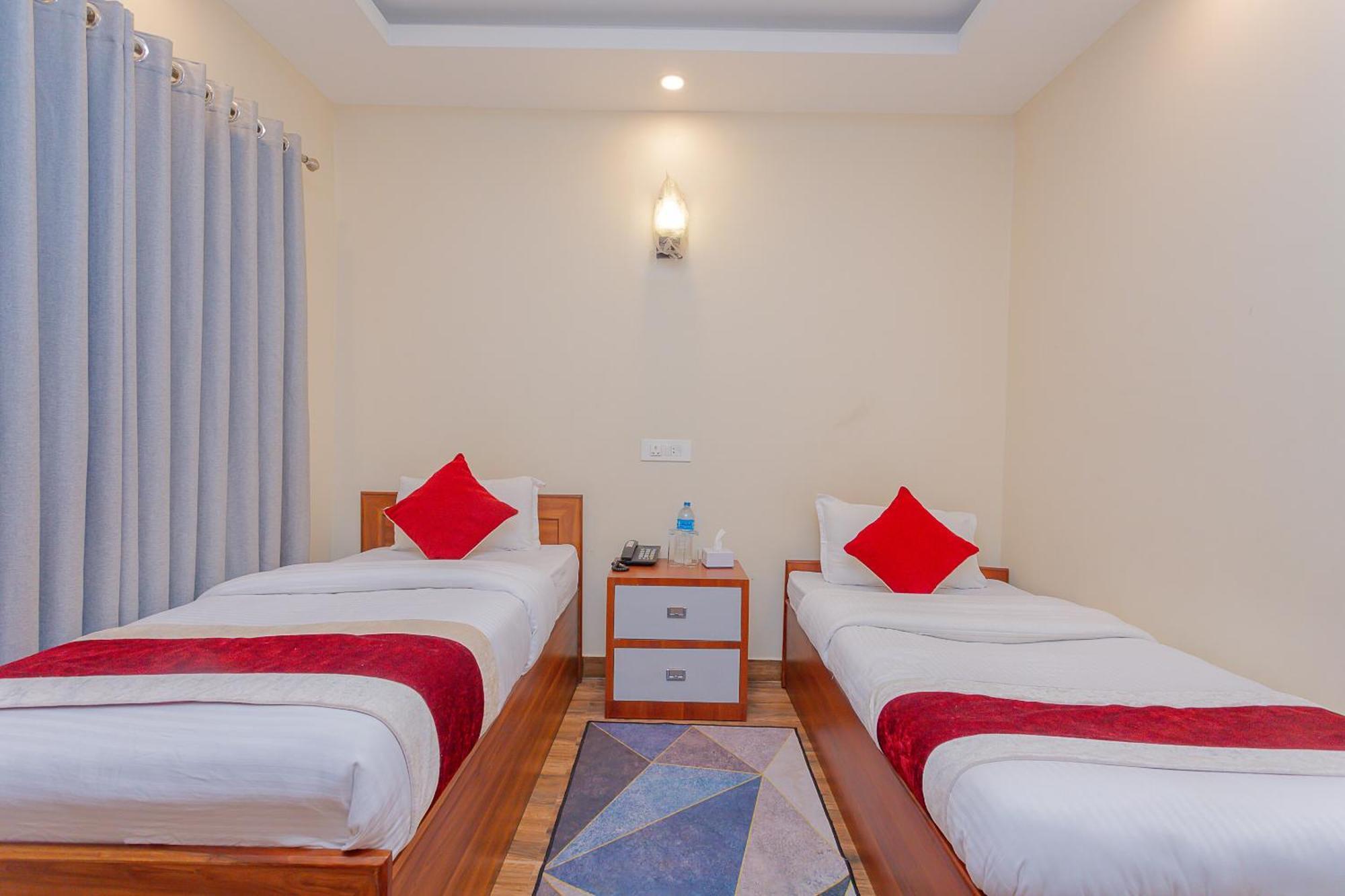 Oyo 799 Hotel Tik Tok Pvt Ltd. Kathmandu Esterno foto