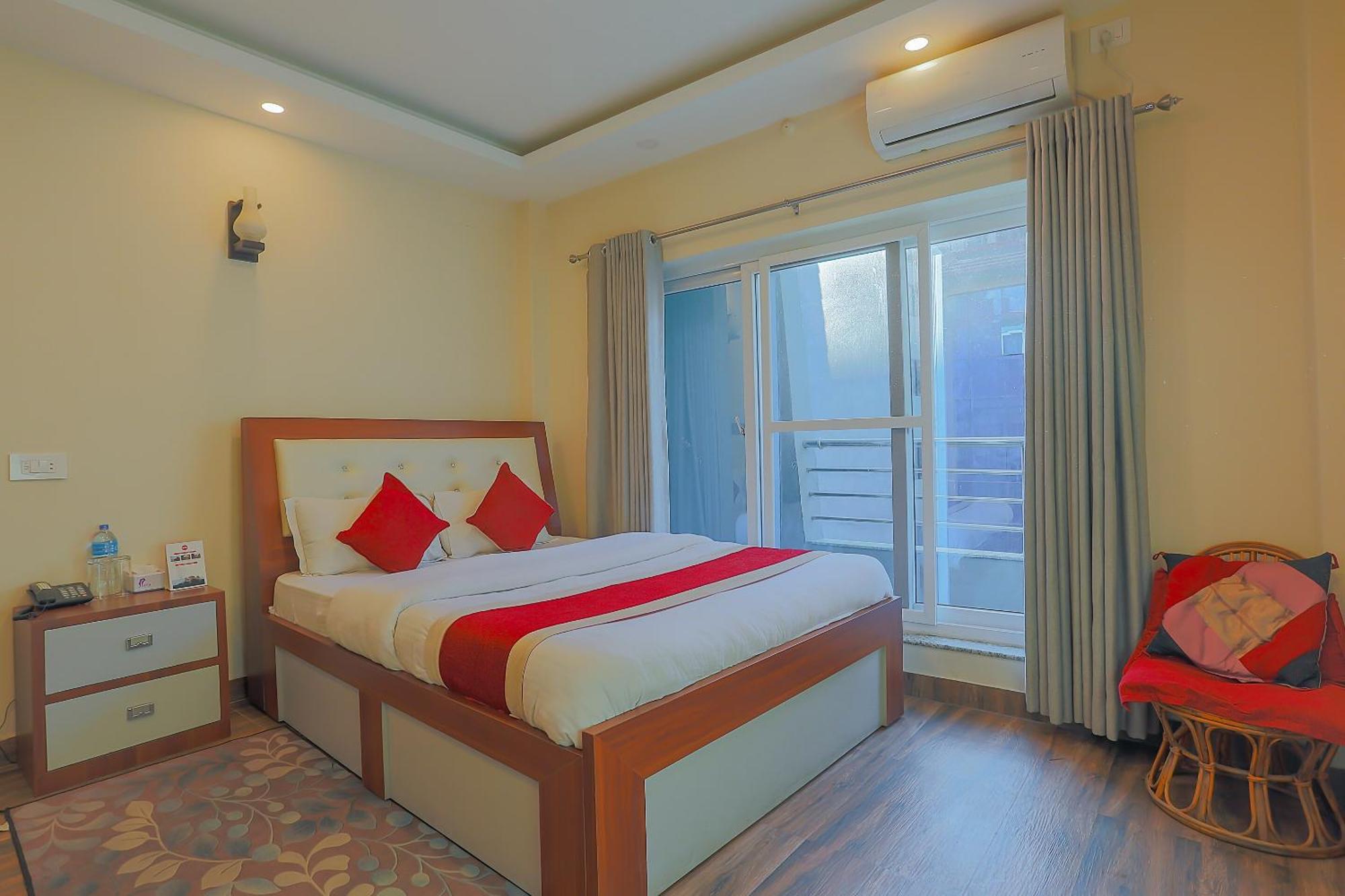 Oyo 799 Hotel Tik Tok Pvt Ltd. Kathmandu Esterno foto