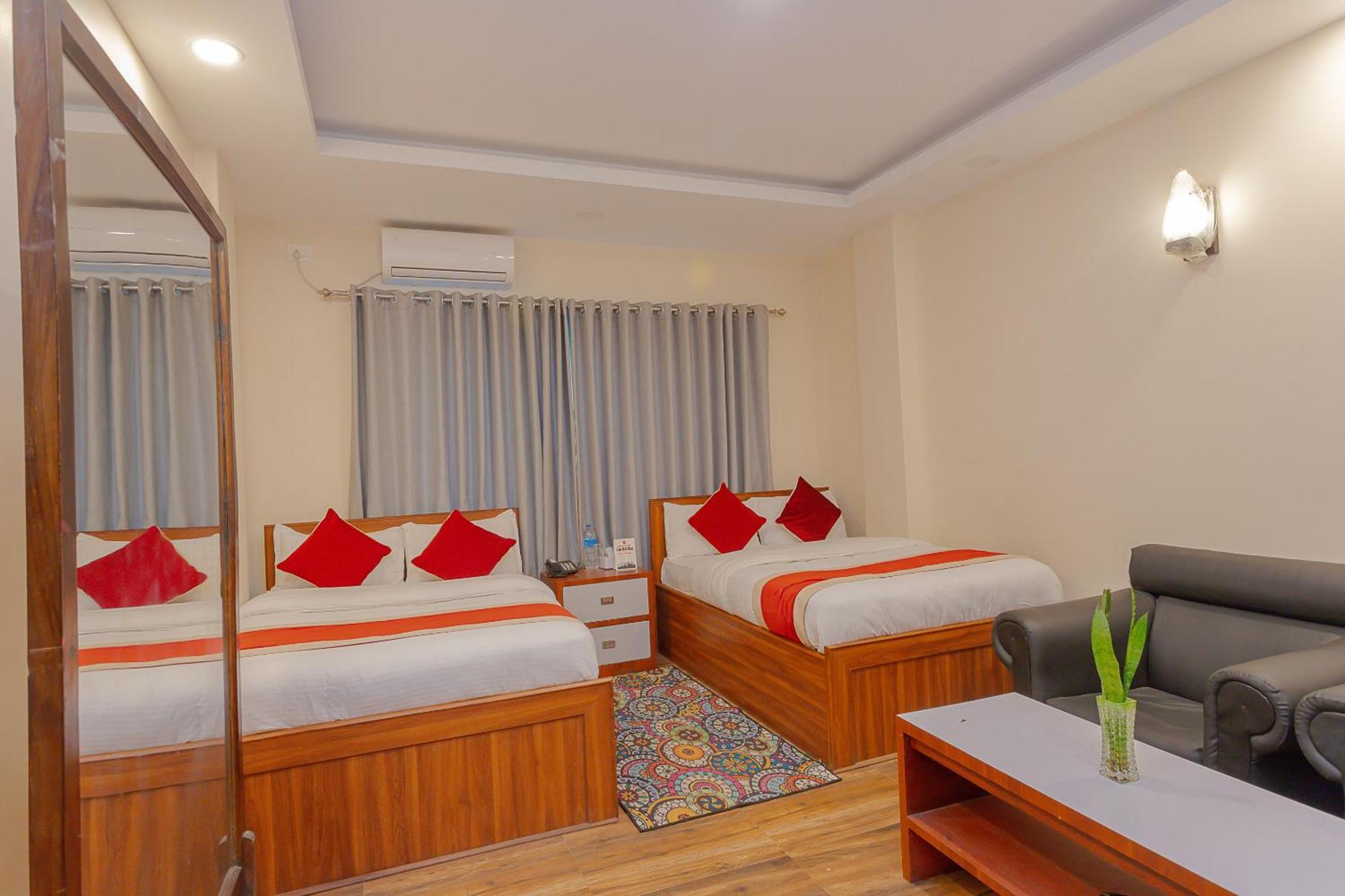 Oyo 799 Hotel Tik Tok Pvt Ltd. Kathmandu Esterno foto