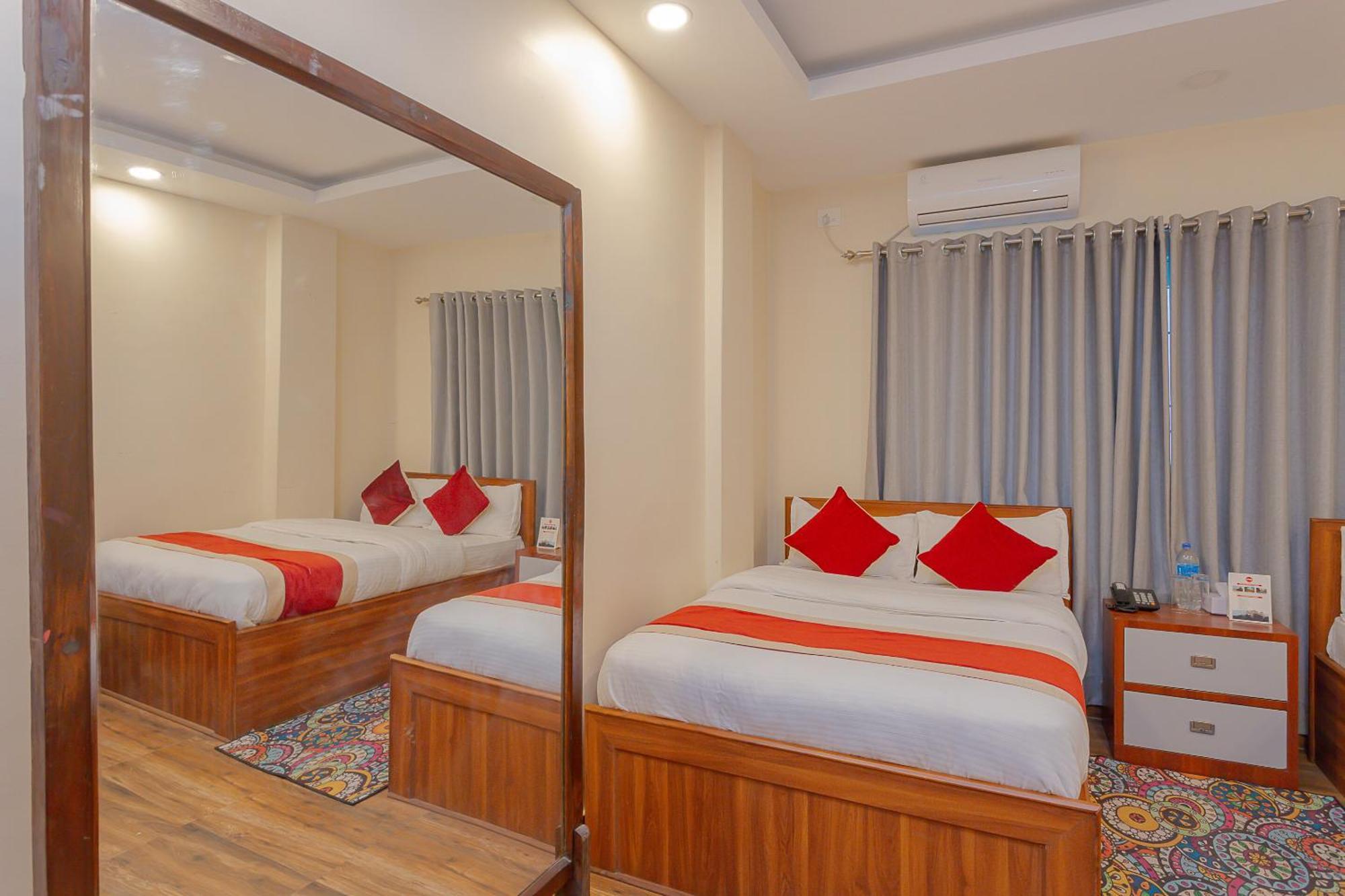 Oyo 799 Hotel Tik Tok Pvt Ltd. Kathmandu Esterno foto