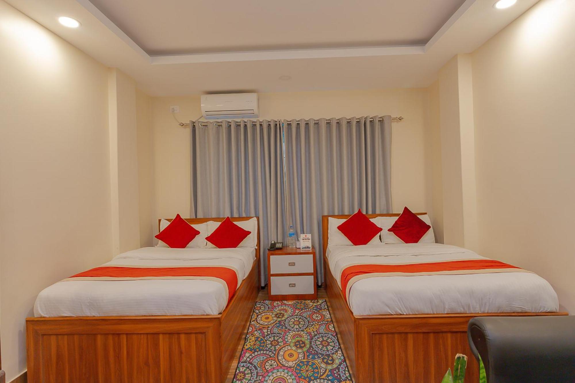 Oyo 799 Hotel Tik Tok Pvt Ltd. Kathmandu Esterno foto
