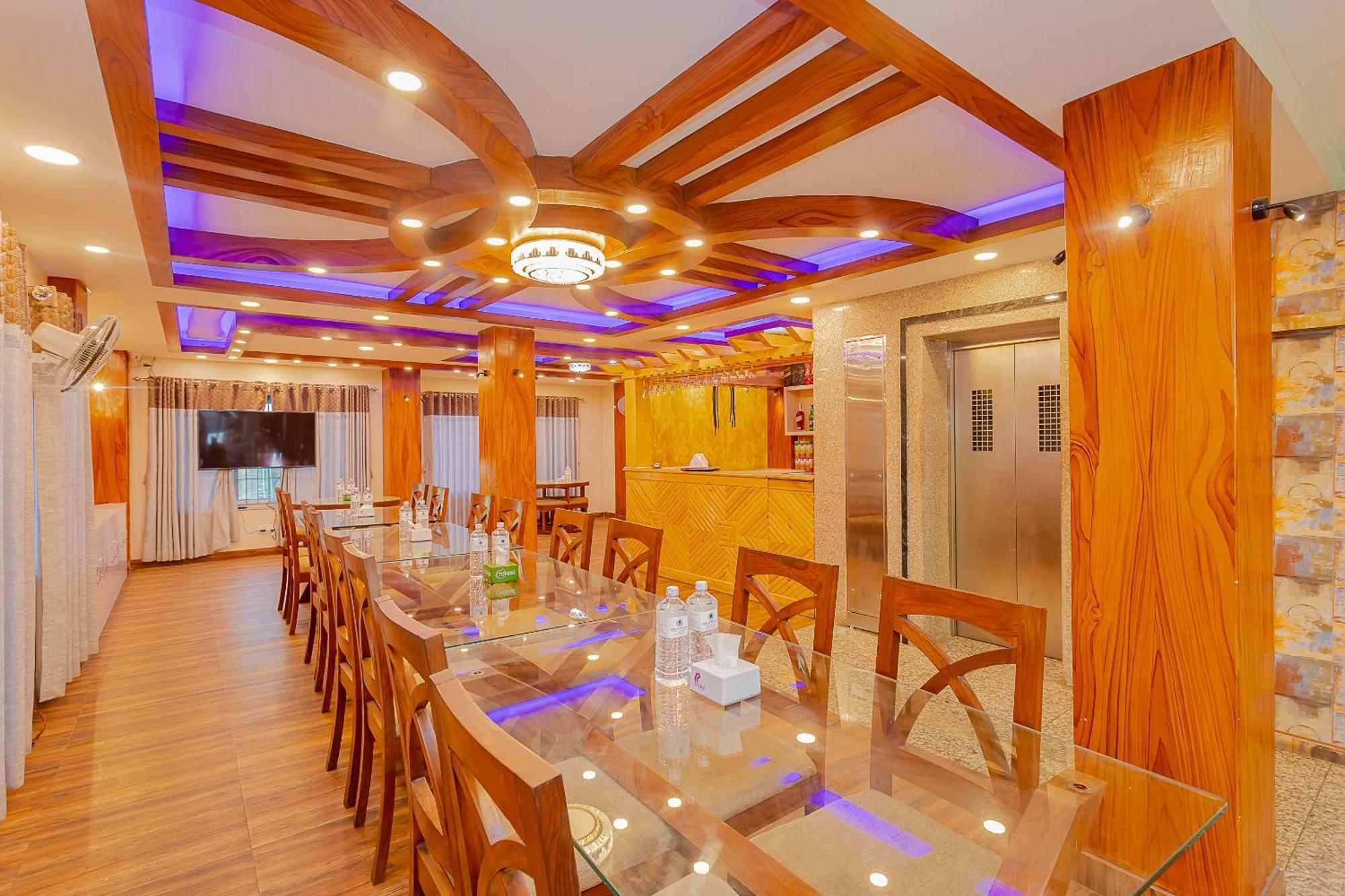 Oyo 799 Hotel Tik Tok Pvt Ltd. Kathmandu Esterno foto