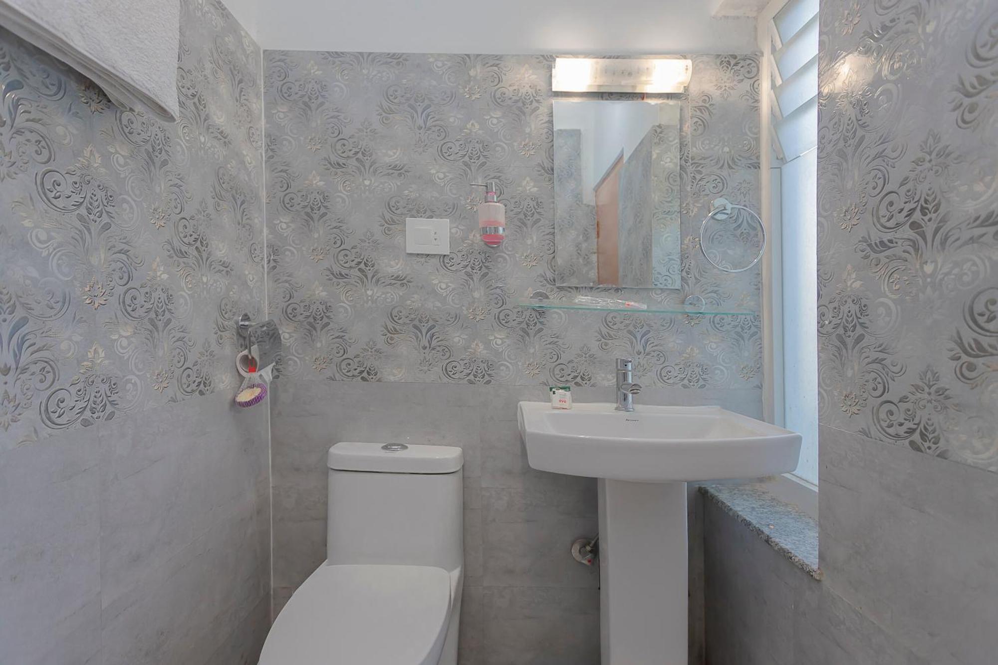 Oyo 799 Hotel Tik Tok Pvt Ltd. Kathmandu Esterno foto